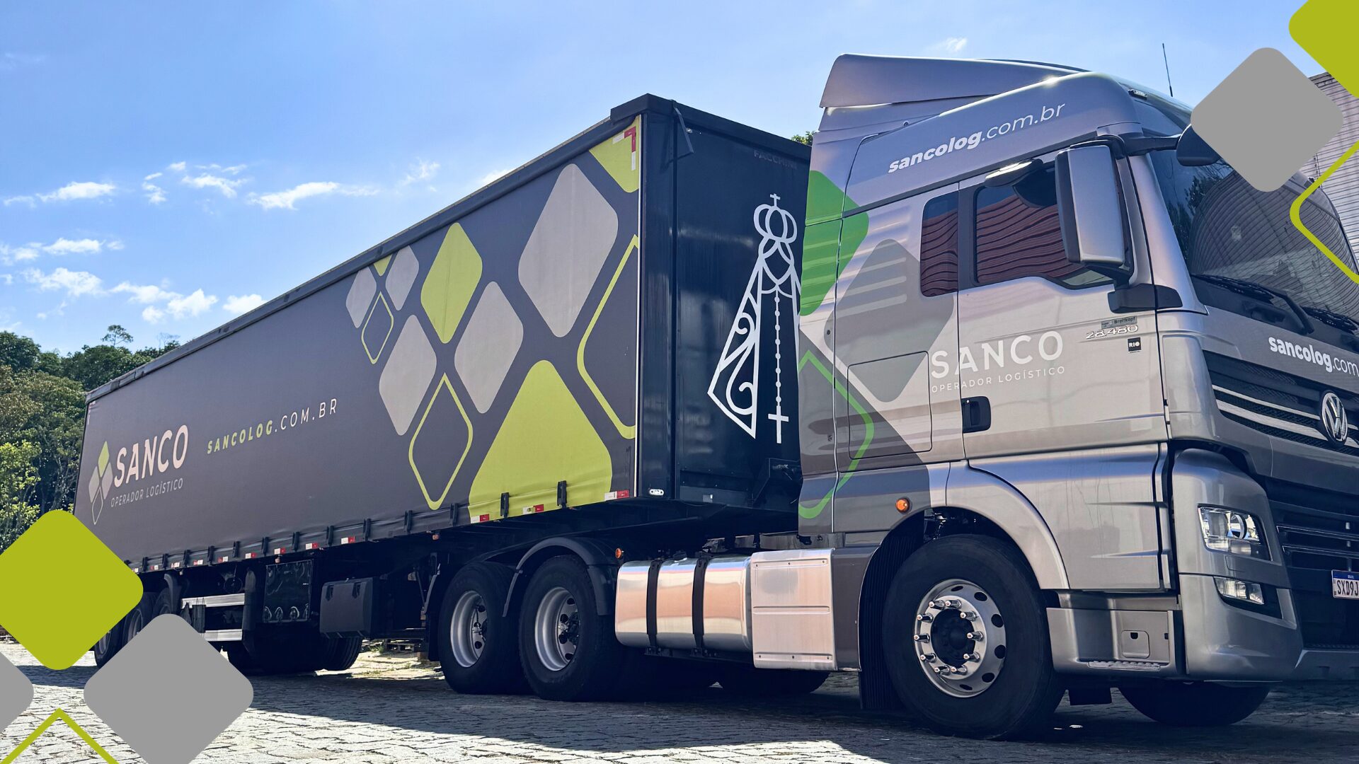 caminhão sider da Sanco estacionado