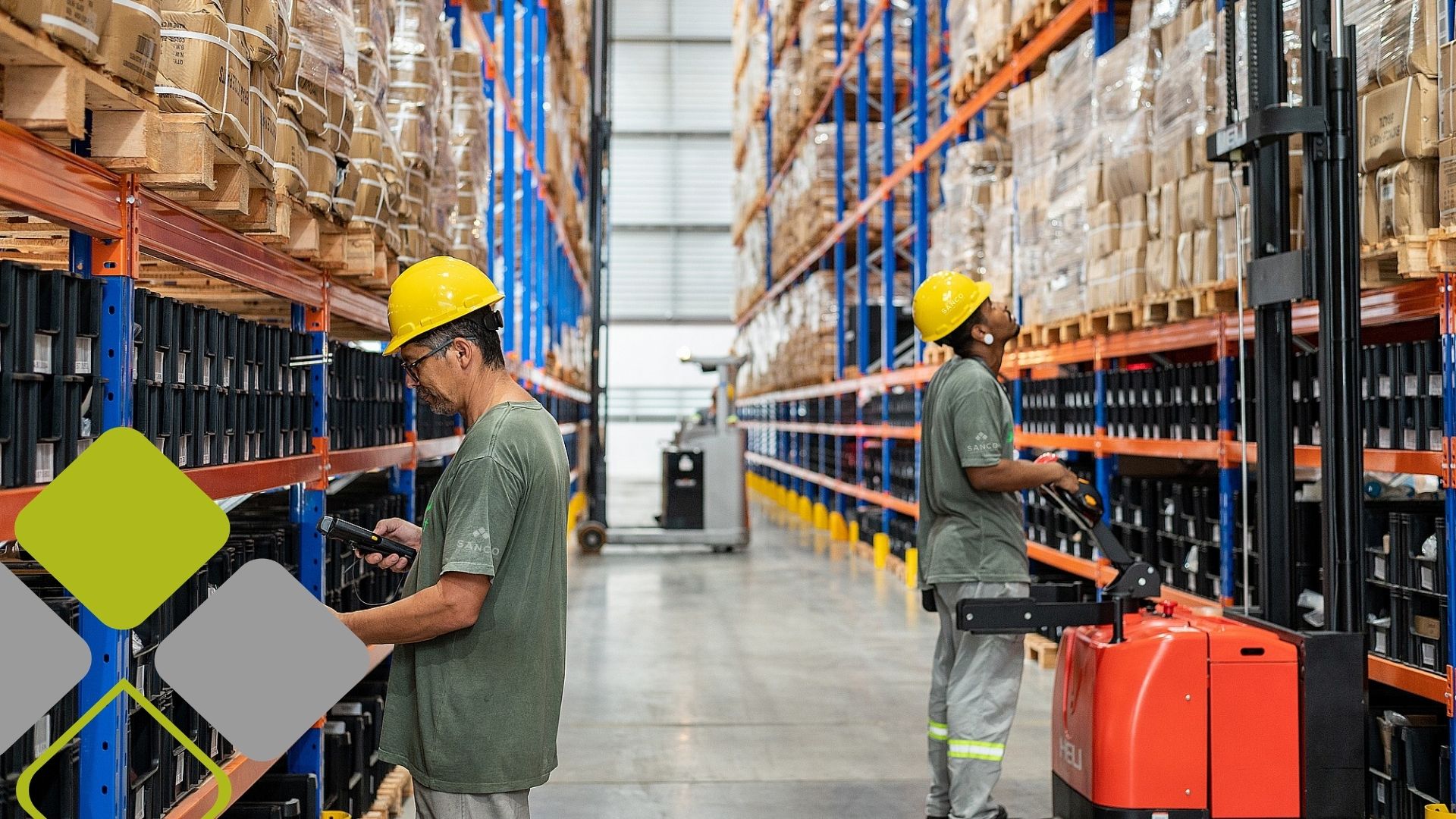 Operador logístico em operação de armazenagem e distribuição